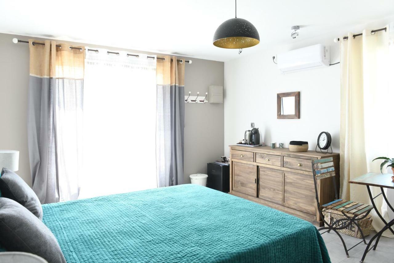 Chambre D'Hotes Du Charme Provencal Senas Экстерьер фото